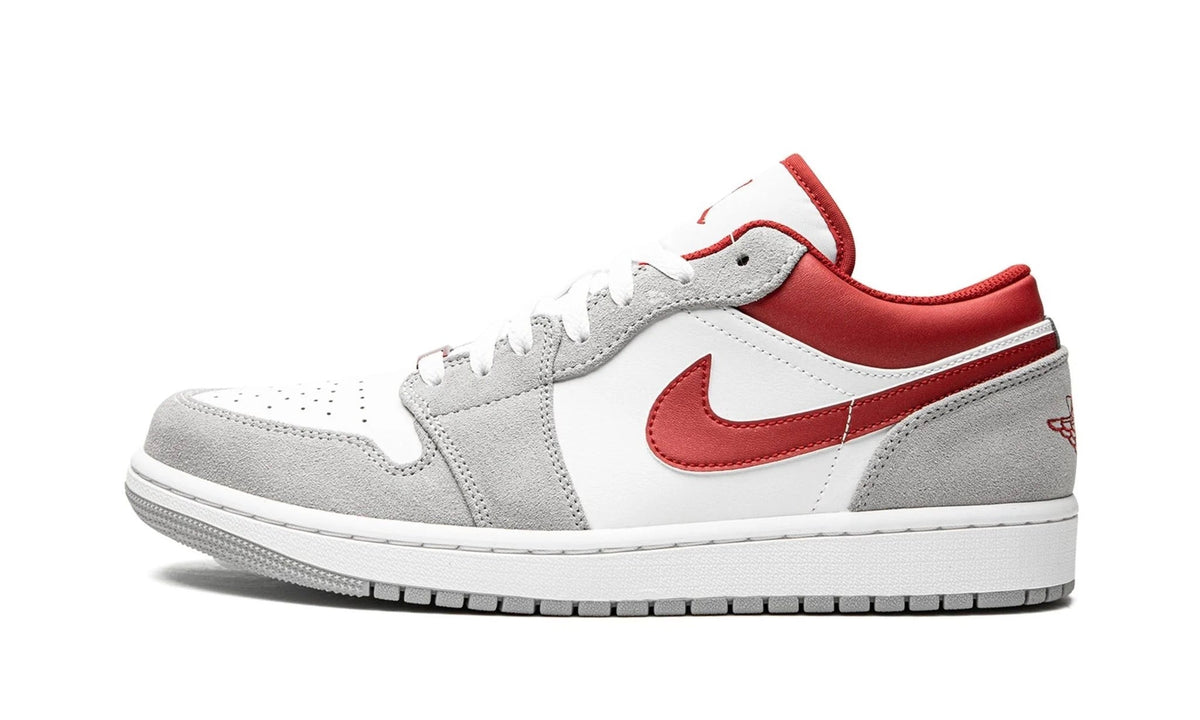 JORADAN 1 LOW SE LIGHT SMOKE GREY GYM RED