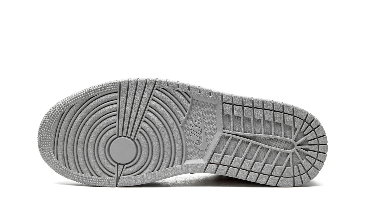 JORADAN 1 LOW SE LIGHT SMOKE GREY GYM RED
